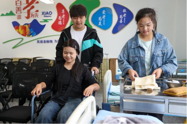 重庆城市管理职业大学关于联合开展养老